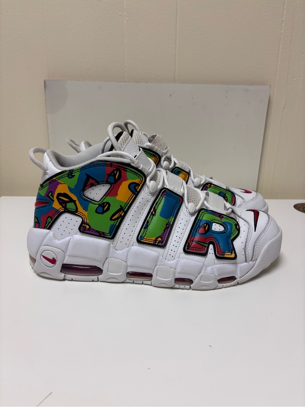 Nike a Uptempo Peace, Love, Swoosh